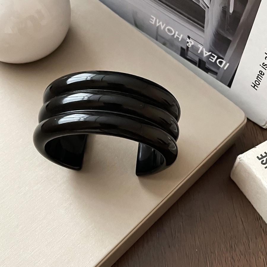 Gold-Plated Geometric Open Bangle – Korean-Style, Luxury Retro Bracelet with Unique Design for Women