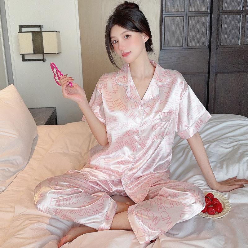 

Летняя Высококачественная Легкая Роскошная Прохладная Пижама из Ледяного Шелка Женская Милая Пижама с Принтом Букв Комплект Домашней Одежды с Коротким Рукавом M