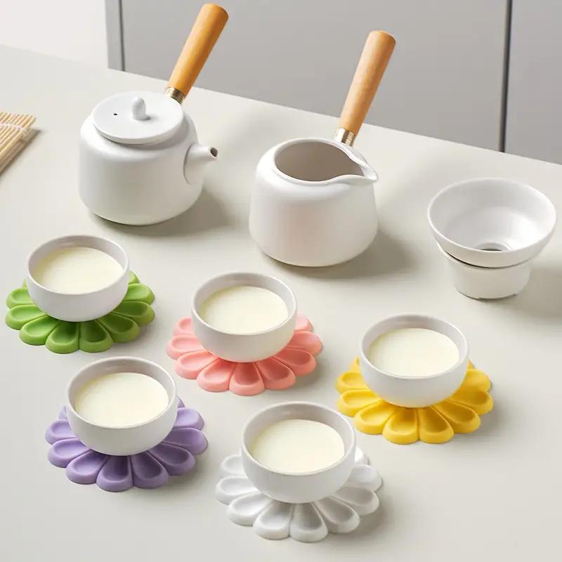 Daisy Coasters Silicone Material Cute Flower Shape High Temperature Resistant Coffee Coasters Silicone Mats for Kitchen Counter