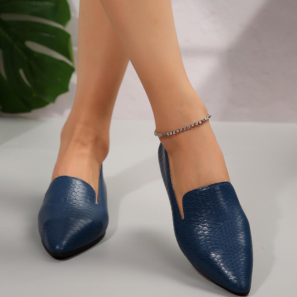 Vintage Leather Pointed Flat Shoes 2025 Women's Large Soft Sole Comfortable Spring and Summer Slip-on Casual Small Leather Shoes