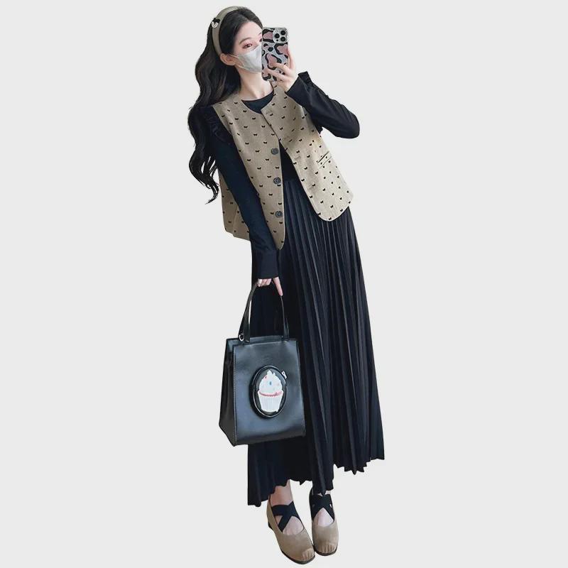 „Îmbrăcăminte de maternitate la modă 2024”: Fuste elegante din două piese și topuri de mărime mare pentru primăvară și toamnă"