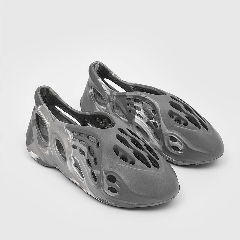 

Ueno Planet Hole Shoes Baby Boy and Girl Summer Outdoor Non-Slip Sports Beach Thick Sole Increased Couple Outdoor Sandals Cement gray camouflage EUR39