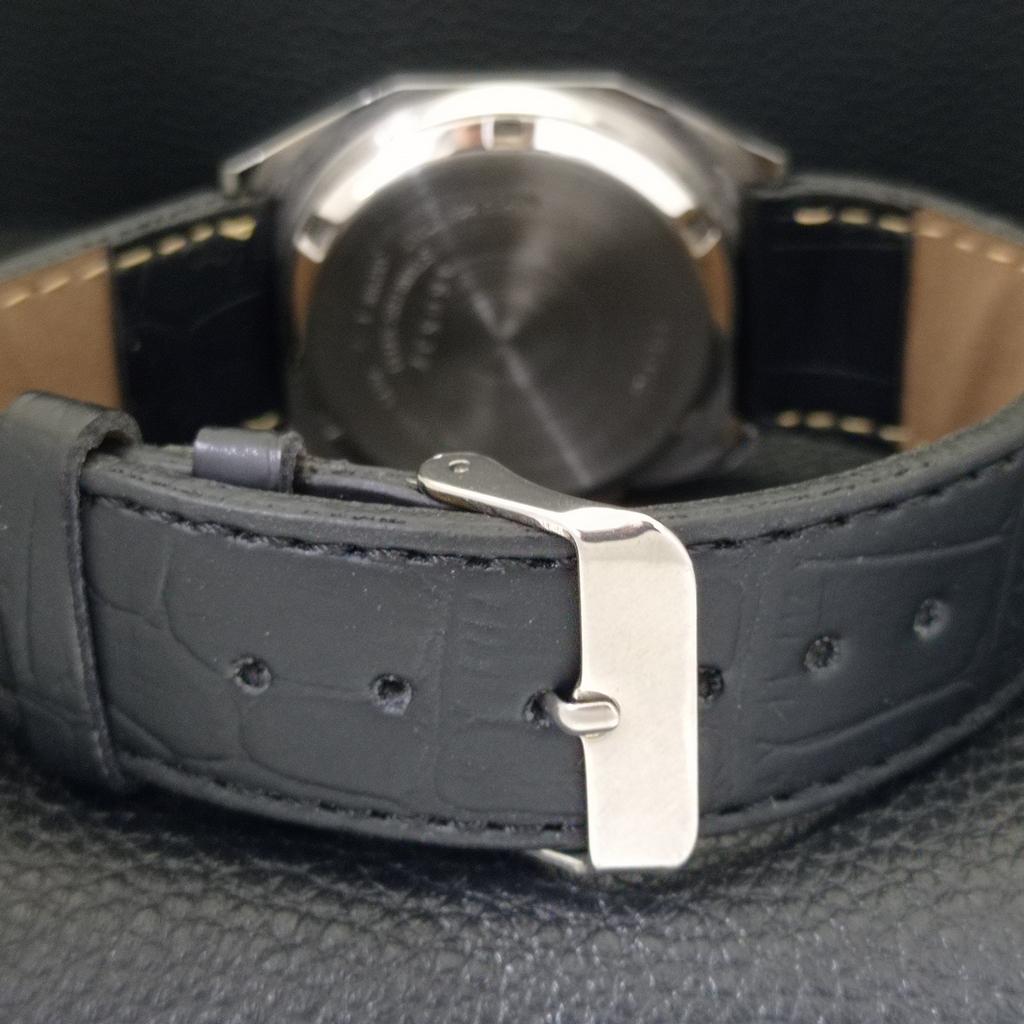 JAPAN VINTAGE SEIKO 5 AUTOMATIC MENS ARABIC RED COLOR DIAL WATCH A702452-5 R124-a702452