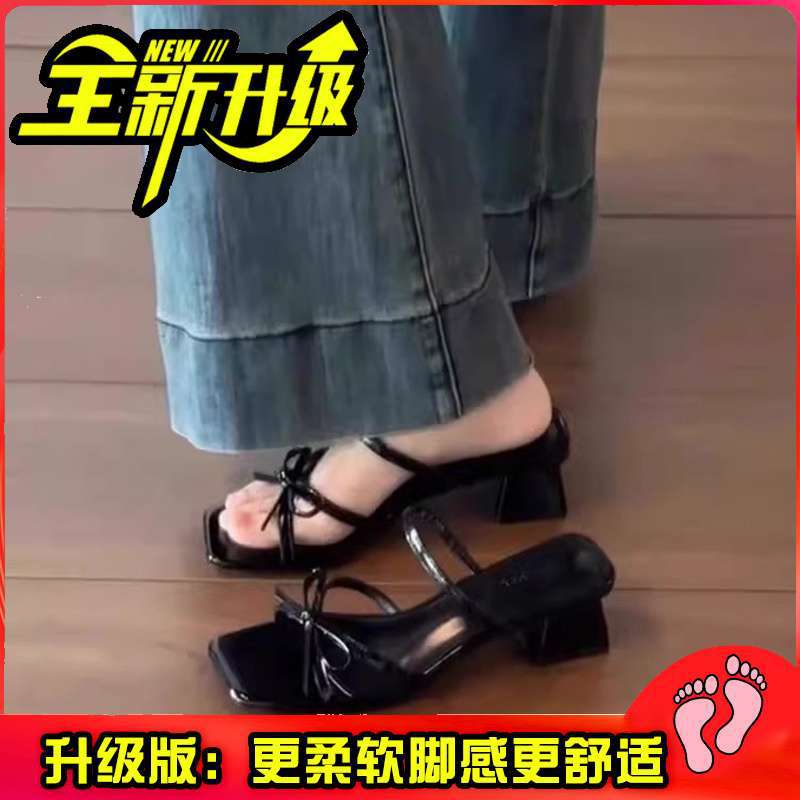 Französische silberne coole Hausschuhe Damen Sommerbekleidung 2025 neuer Feenstil Promi-Temperament Schleife Zehensandalen Damen