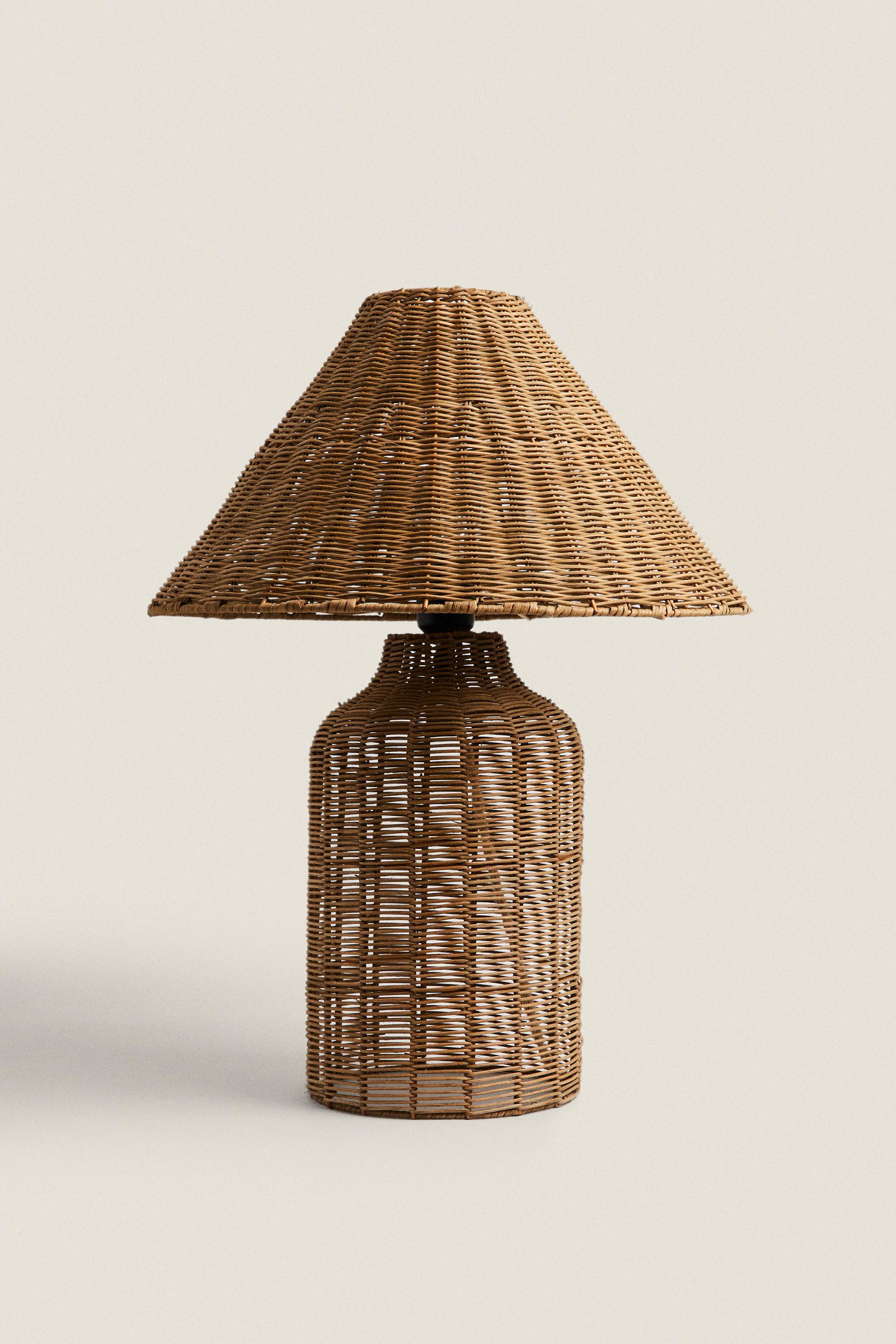 

РОТАНГОВАЯ ЛАМПА