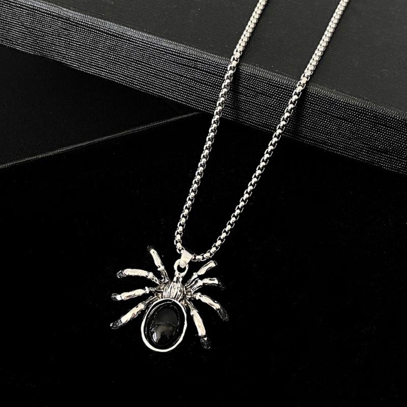 Spider Necklace Gothic Hip Hop Metal Spider Shaped Pendant Necklace Women Party Gift Jewelry Gift for Friends Classmates