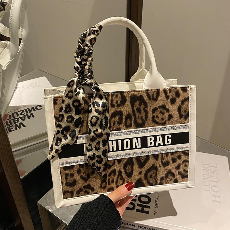 Nové Módní Trendy Tašky  Kabelky s Velkou Kapacitou  Nakupování  Cestování  Tašky přes Rameno  Čtvercové Tašky  Dámské Tašky