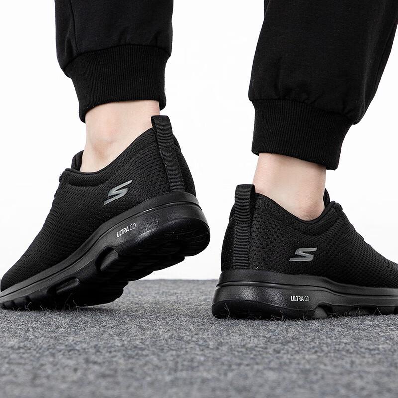 Skechers Men's Lightweight Casual Walking Shoes