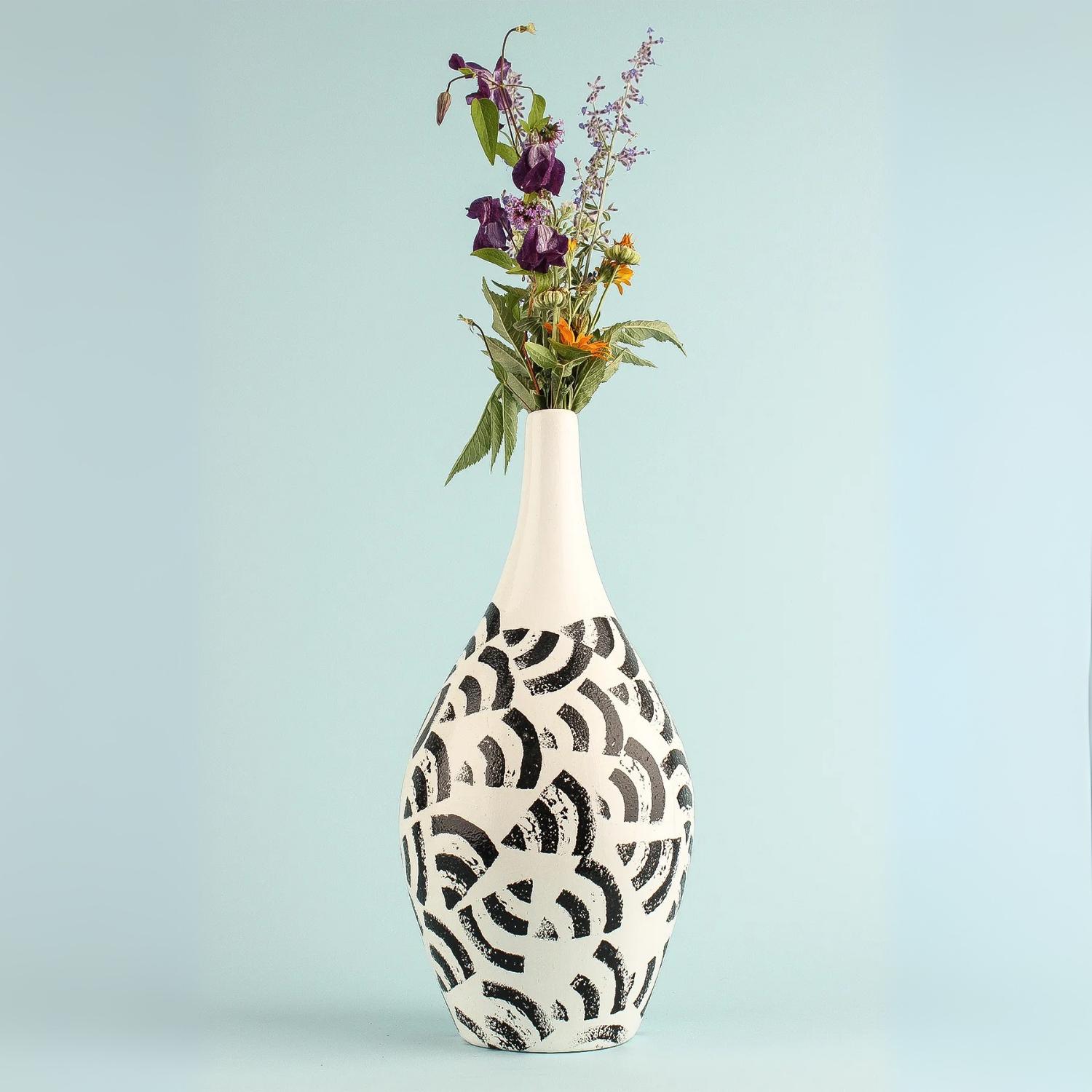 

Epaule Handmade Ceramic Vase 34 cm білий/чорний