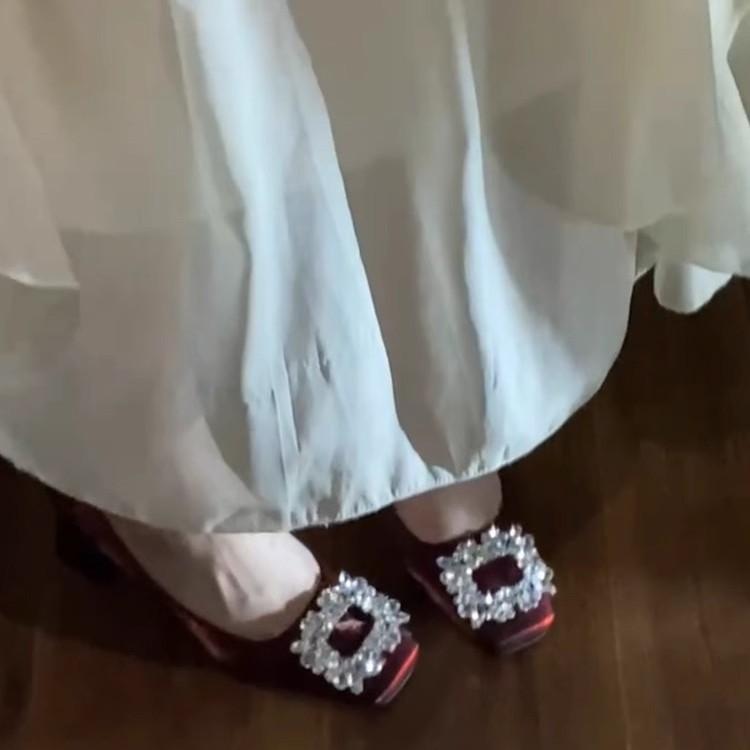 

Xiuhe wedding shoes new Chinese cheongsam red high heels women s spring and autumn 2025 shallow mouth square diamond Mary Jane single shoes 34 бордовый