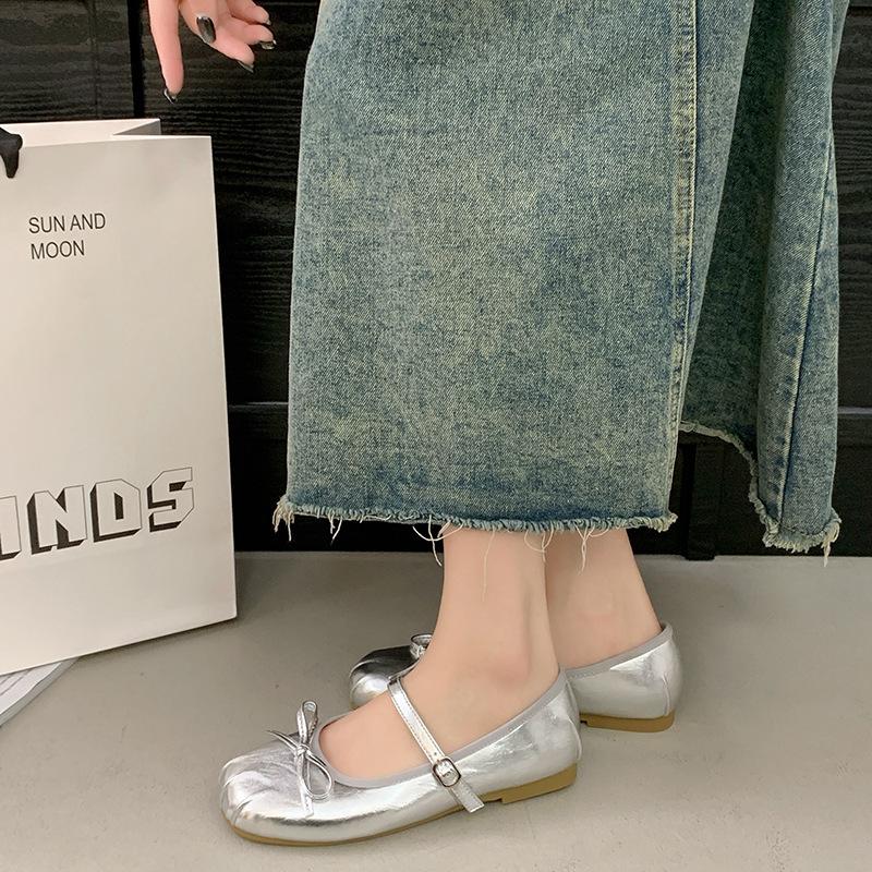 Korean version of flat bottom one-word belt Mary Jane small leather shoes women's 2025 new summer square head pleated bow versatile single shoes