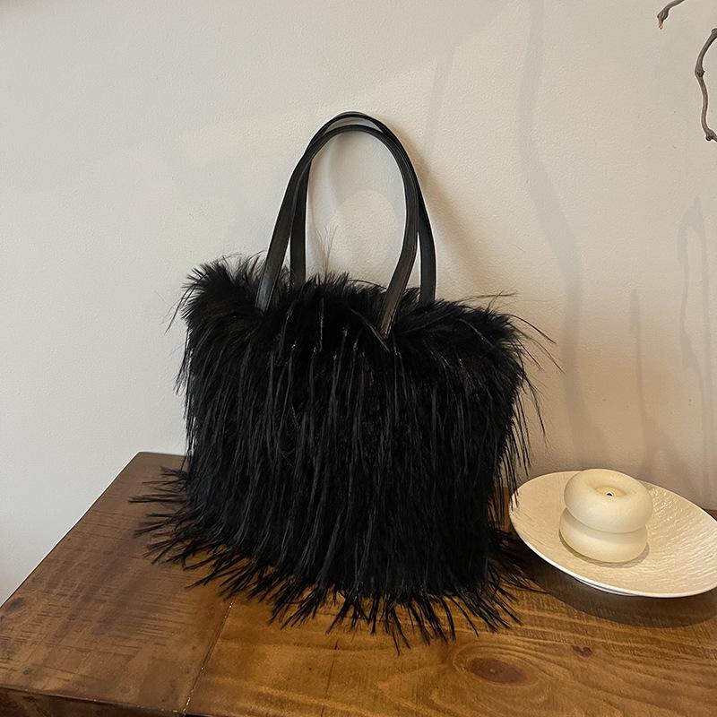 Plush bag women's autumn and winter new versatile shoulder handbag casual high-end plush bag