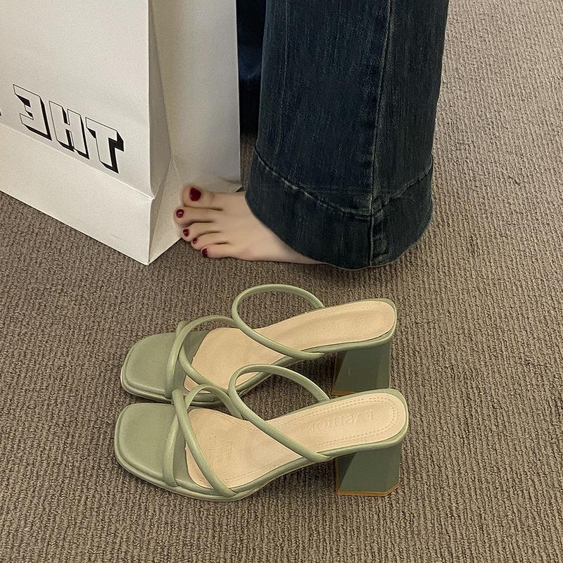 French niche thick heel cool slippers outside fairy shoes in the summer of 2025 new thin strap middle heel with skirt sandals