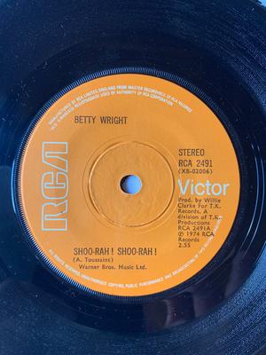 7-tums skiva BETTY WRIGHT - Shoo-rah! Schu-ra! / Tonight Is Th RCA2491 RCA Victor 1974 Storbritannien Soul/Funk Begagnad