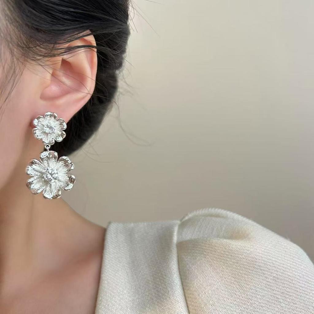 Star Pair Flower Table With Diamonds, Flower Romantic Stud Earrings, Retro Niche Versatile Earrings, Personalized Temperament Earrings.