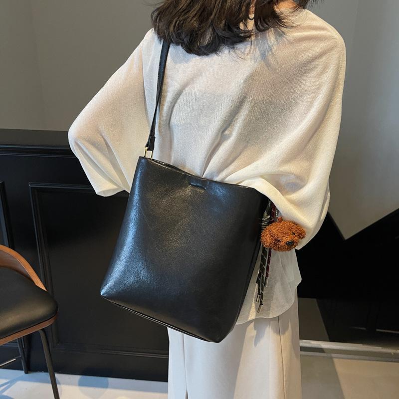 Ins Trendy Women's Bag 2025 Winter New Korean Bucket Bag Simple Large-capacity Tote Bag