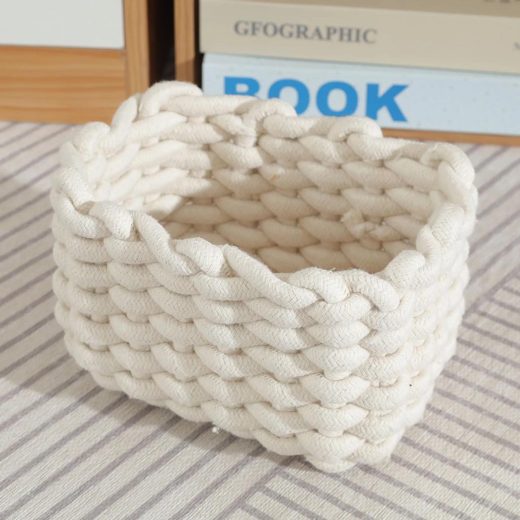 Ręcznie robiony sznurkowy kosz do przechowywania drobiazgów, ubrań, kosmetyków, książek, zabawek, na biurko. Styl nordycki. Wystrój domu