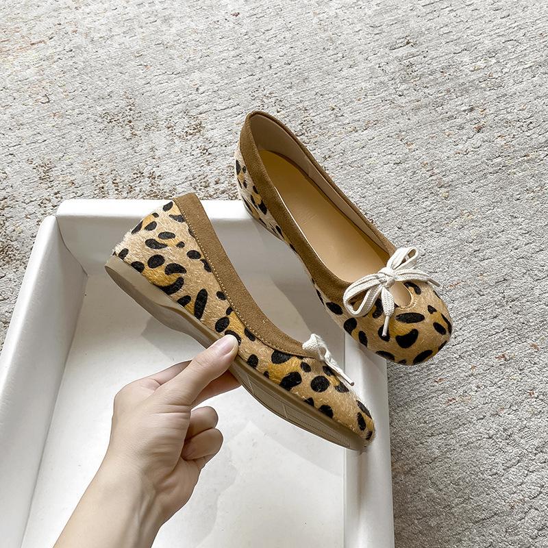 

Leopard print bow shallow mouth single shoes women s new autumn height-increasing ladyshoes soft leather cute Doudou shoes 39 леопардовий