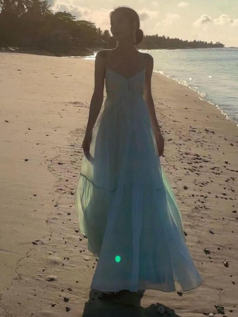 Mint Mambo Beach Resort Hanging Neck Dress with Fairy-Style Big Hem Skirt