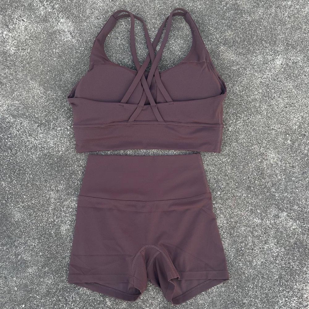 

Женский комплект для йоги с эффектом «нюд»: Красивый спортивный бюстгальтер с открытой спиной и персиковые шорты для бедер Small