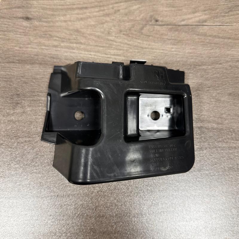 Rear Bumper Taillight Bracket Fixing Bracket For Tesla Model Y Juniper 2025 2026 1932679 1932681 Tail Light Bracket Assembly