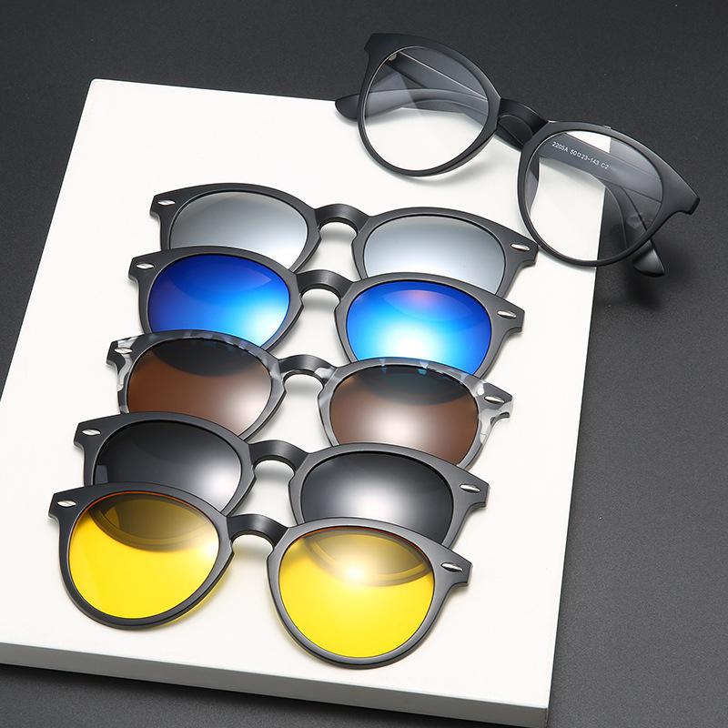

Retro Black Glasses Myopia Frame Glasses Men S Large Frame Magnetic Sunglasses Clip Sunglasses Women 2205 PC material rack
