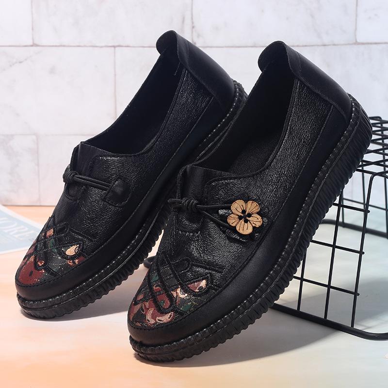 Women's Autumn Embroidered Soft Sole Non-Slip Flat Shoes - Comfortable, Breathable, Ideal for Middle-Aged and Elderly.