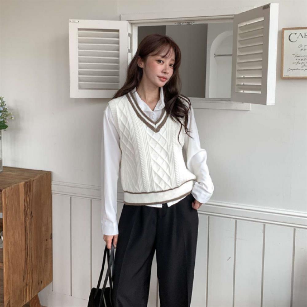 New Arrivals Open Run Women Solid Color Cable Knit Vest And Shirt Set