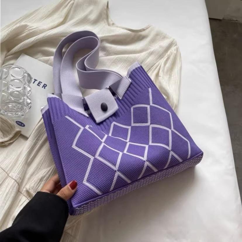 

Женская вязаная сумка-тоут через плечо большой вместимости в корейском стиле для поездок на работу 2025