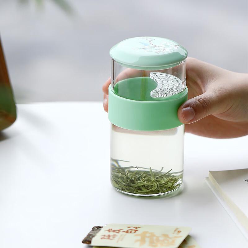 OLOEY Crescent Glass Tea Cup