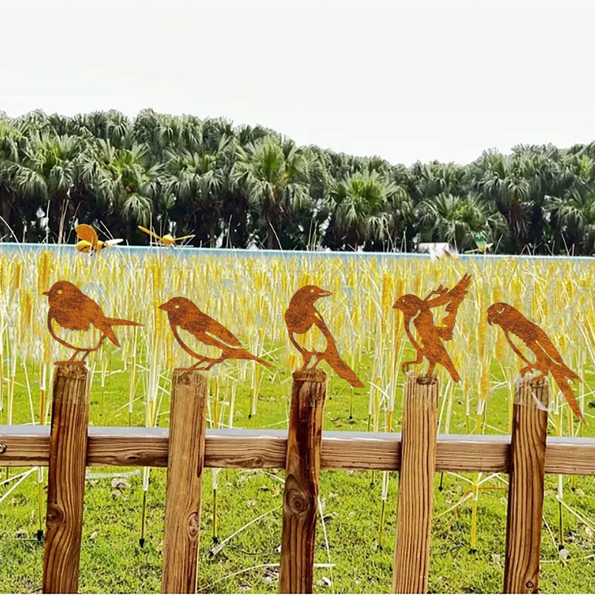 Rusted Wrought Iron Decor: 5 Little Birds on Tree Stump for Garden Rusted Color