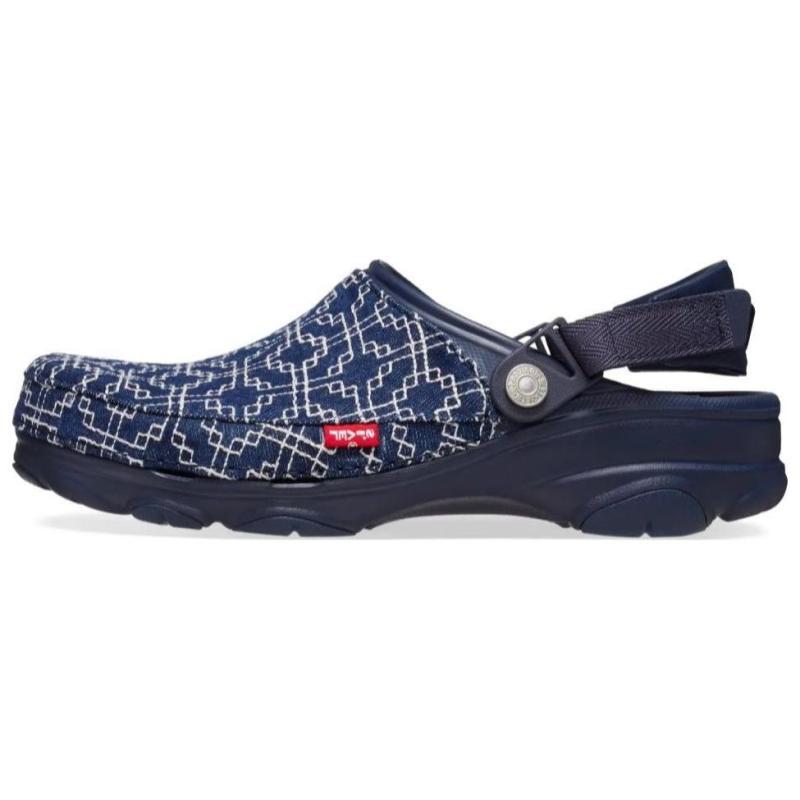 

Crocs Classic All Terrain Clog Sashiko Unisex Dark Wash 36-37 темно-синього кольору