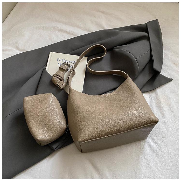 Large-capacity Casual Retro Bag Women's 2025 New High-value Simple Tote Bag Commuter Shoulder Messenger Bag Tide