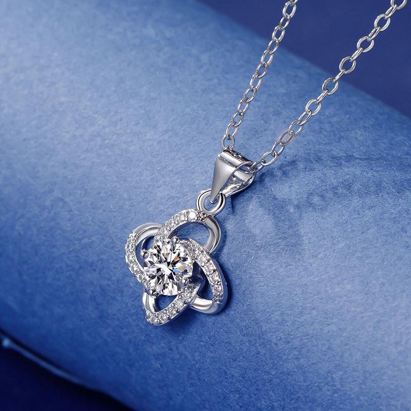 GemChic Women's Trendy Sweet Four Leaf Clover Pendant Necklace Ladies Exquisite Versatile Chain Birthday Christmas Jewelry Gift