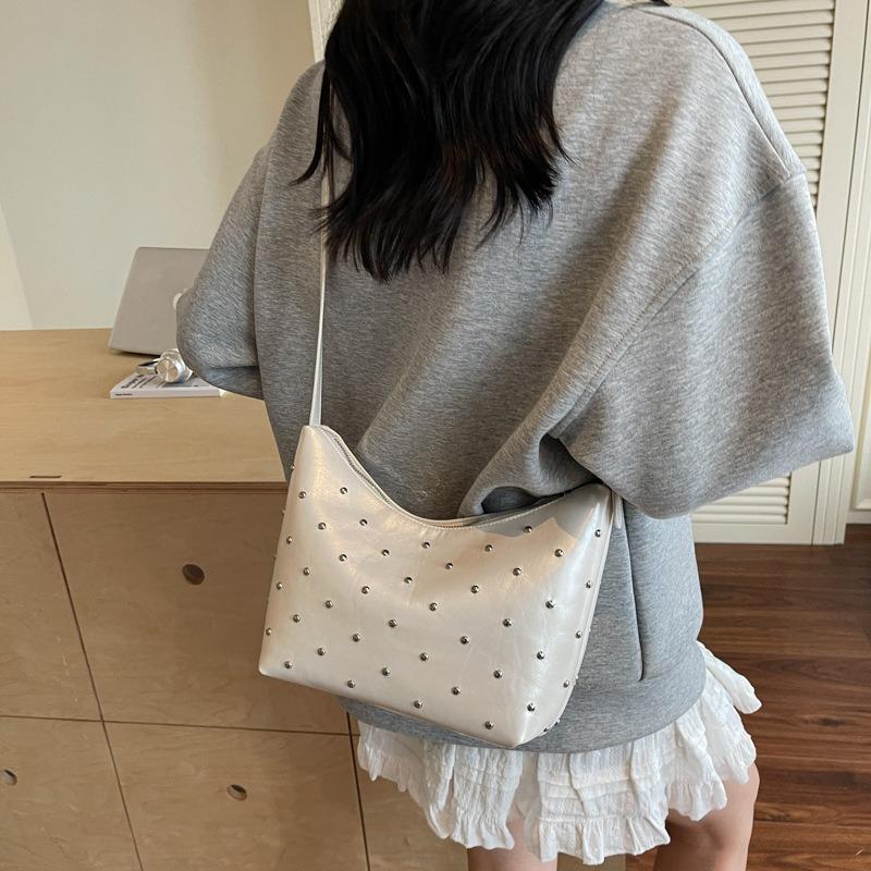 Large capacity bag women's summer new fashion niche rivet shoulder messenger bag commuter dumpling bag