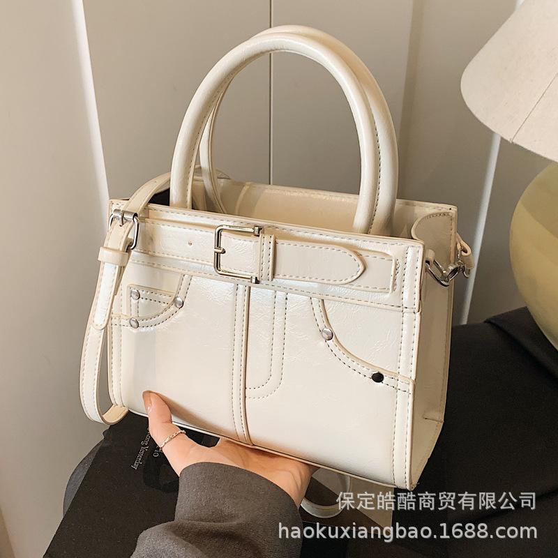 Super Fire Small Bag Women's Summer Versatile 2025 New Fashion Simple Messenger Bag Popular Ins Portable Small Square Bag