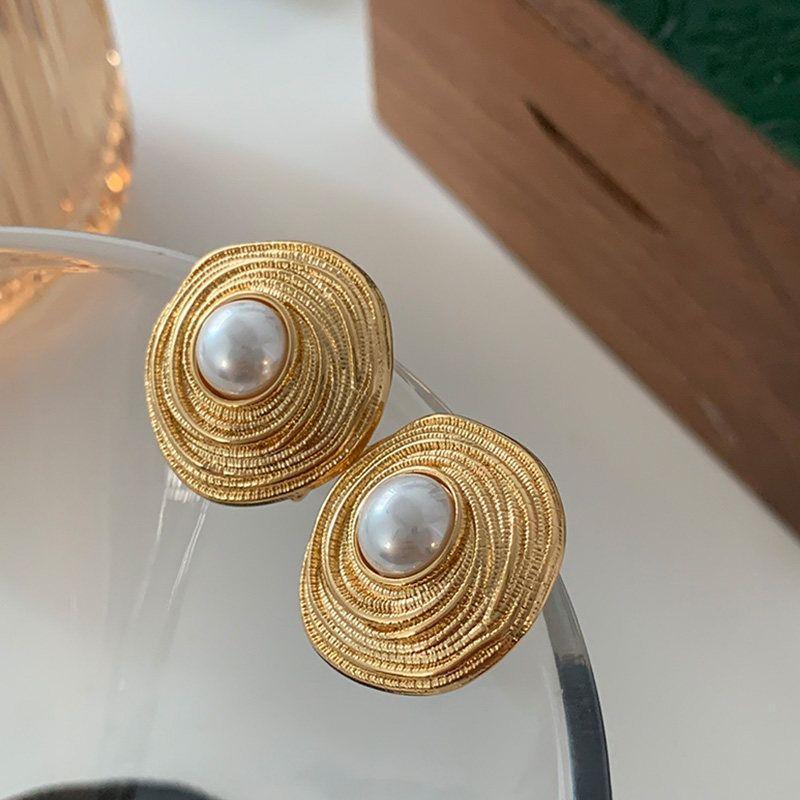 

French-Style Pearl Earrings 2026 New Popular Vintage Earrings Round Design High-End Elegant European and American Style Earrings Gold