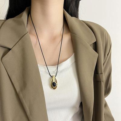 Neue Wassertropfen-Metallhalskette für Damen Lange Seil-Pulloverketten-Accessoires Schwarze Seilkette Modeschmuck Geschenke