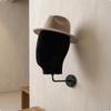 Manichino da parete con testa rivestita in tessuto Supporto da parete in metallo nero per esposizione cappelli