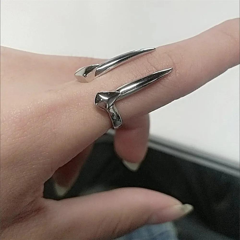 Punk Personality Sliver Color Geometric Bright Surface Spiny Beast Tooth Guard Adjustable Opening Rings for Men Hip Hop Jewelry