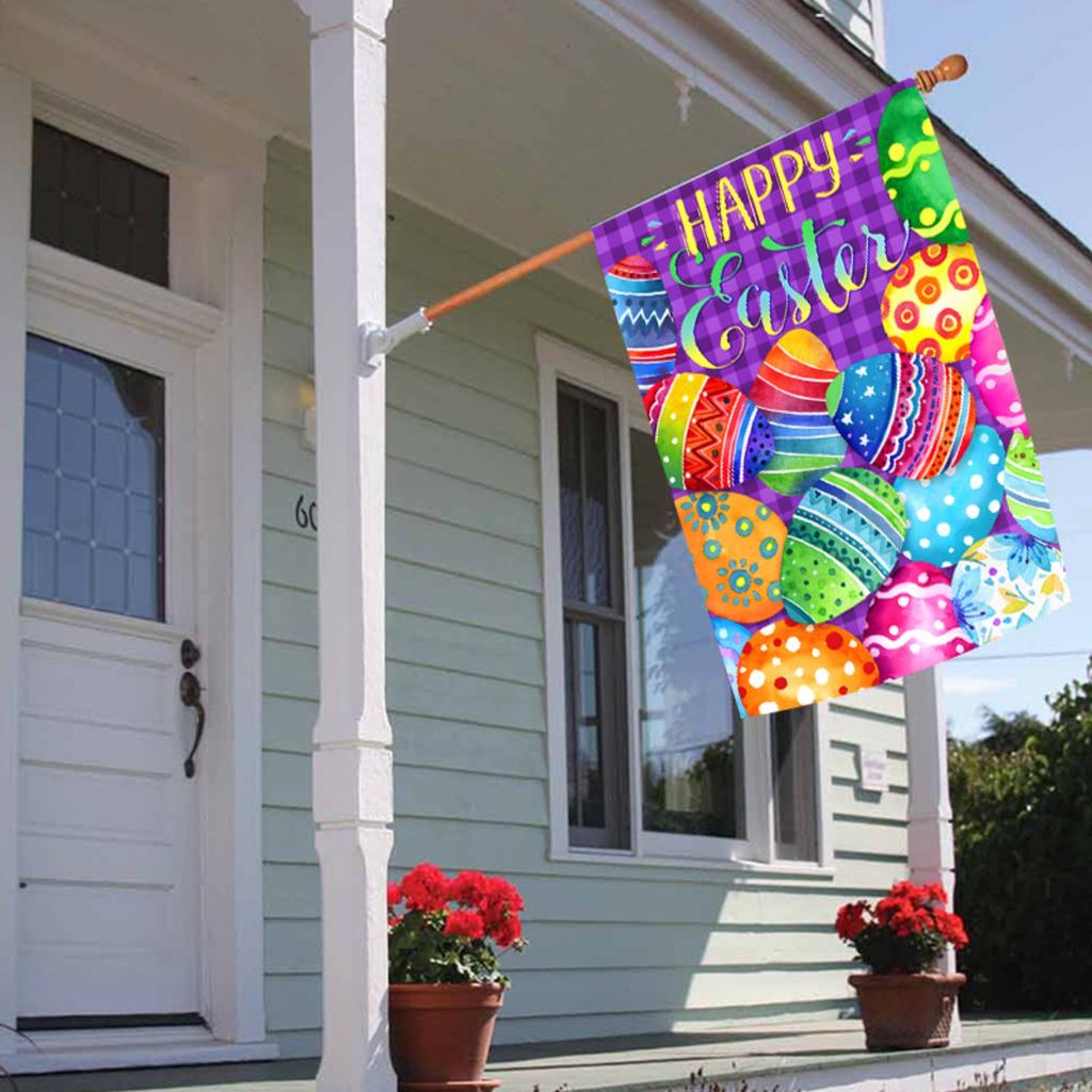 Föremål för en påskträdgård: Dubbelsidigt tryckta söta påskägg och dekorativa flaggor