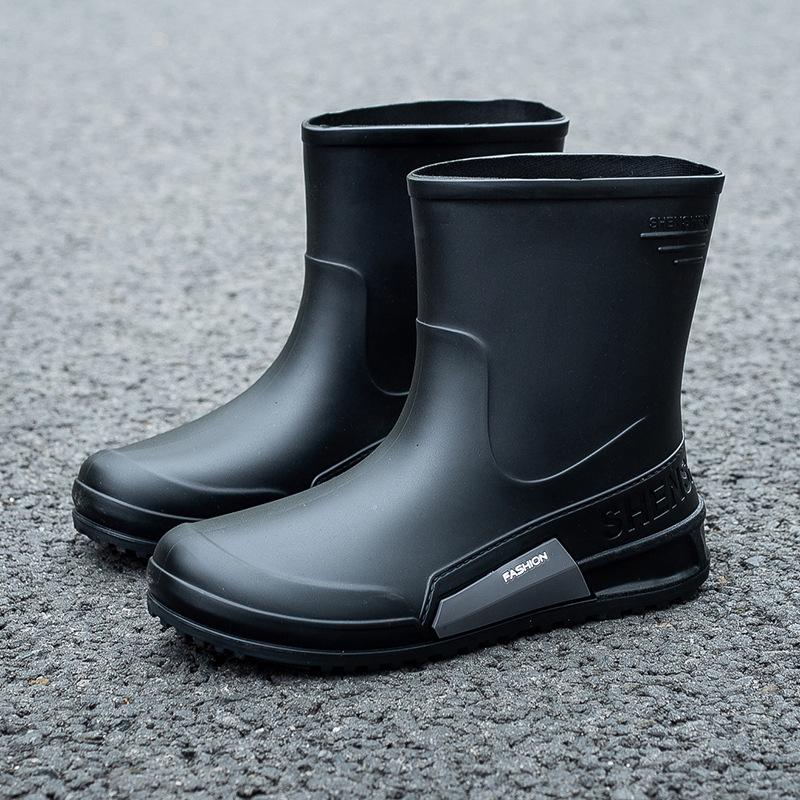 

New short tube waterproof shoes, four-season men s rain shoes, non-slip and wear-resistant trend, fashionable and versatile, medium tube cover 39 чорний