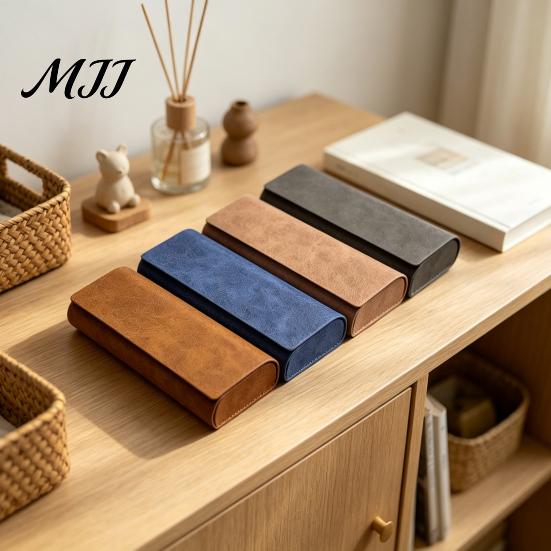 Durable Myopia Glass Case Vintage Magnetic Eyeglasses Case, Hard Shell Sunglasses Holder for Lightweight Eyewear Travel, Portable Anti Crush