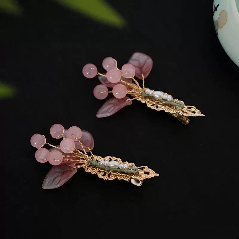 Ancient Hairpin with Red Wild Berries Glass Embellishment - Versatile U-Shaped Hanfu Headwear
