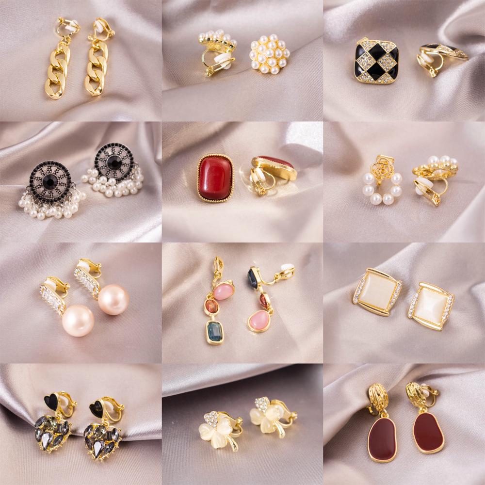 Elegant Clip-On Triangle Earrings for Non-Pierced Ears - Versatile, Light Luxury for Everyday Wear.