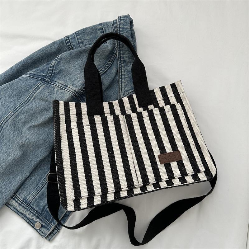 

Fashionable Women s Large Capacity Shoulder Tote Bag With Unique Street Style Design чёрный