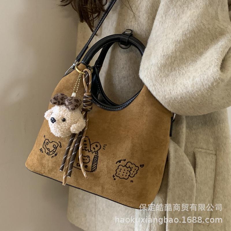 Retro Niche Matte Bag Women's 2025 New Exquisite Versatile Messenger Bag Fashionable Super Fire Handbag Small Bag