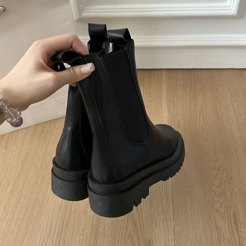 Internet celebrity explosion comfortable short boots medium boots 2025 autumn and winter round head women's Martin boots