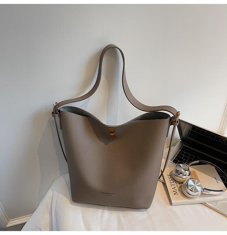 Large-capacity fashionable and versatile tote bag women's 2025 winter new large-capacity casual commuter shoulder crossbody bag