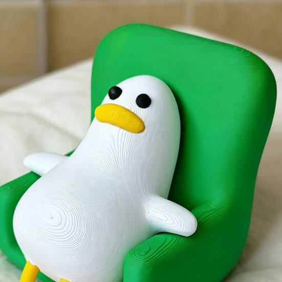 Yousheng 2Pcs 3D Printed Relaxed Duck Ornaments Cute Lying-Down Ducks On Green Sofa Compact Stress Relief Gifts Smooth Desktop Decor for Office Desk